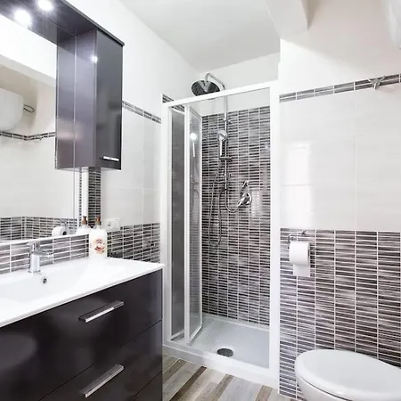 Apartment Center Little - 4 -