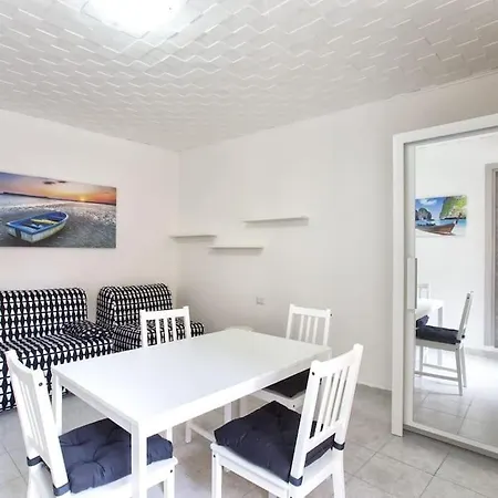 Apartment Center Little - 4 -